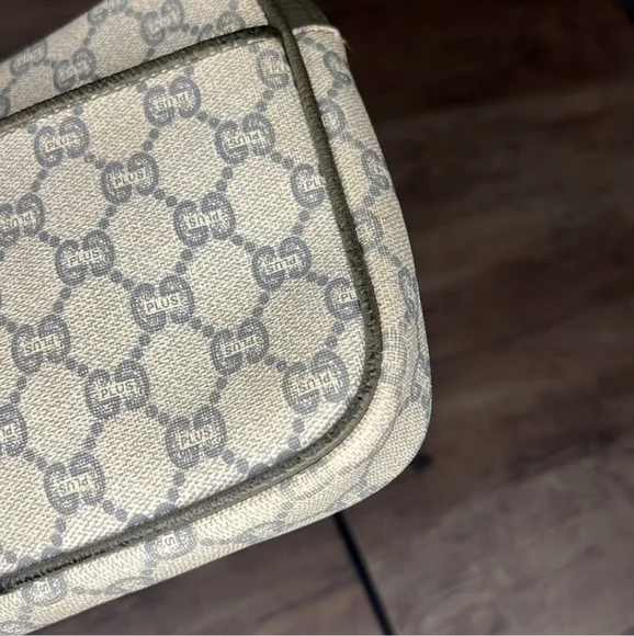 Gucci Plus Authentic Clutch/Wristlet EUC - Picture 8 of 13